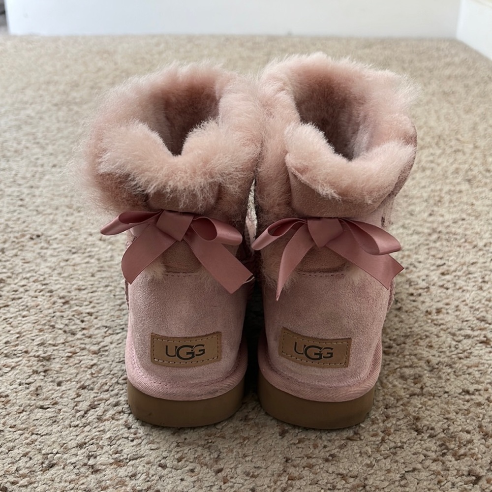 Pink Ugg bailey bows